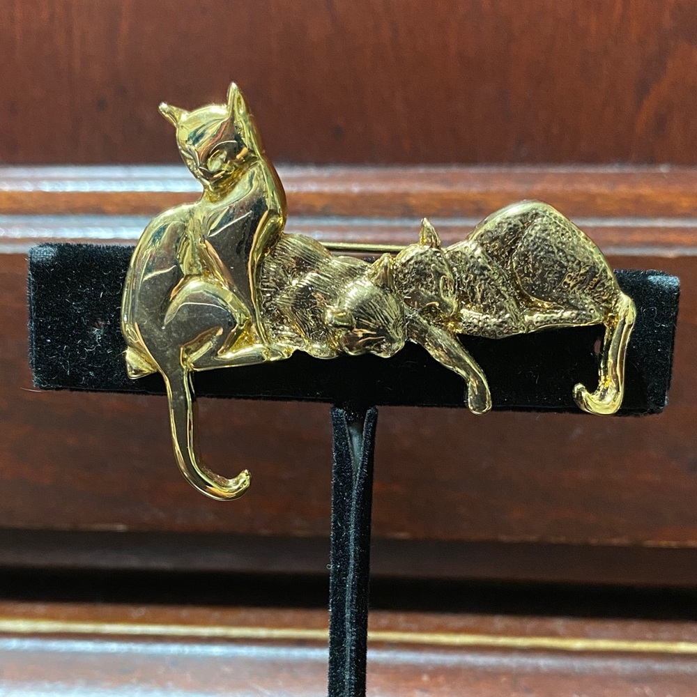 Elegant vintage three cat brooch pin